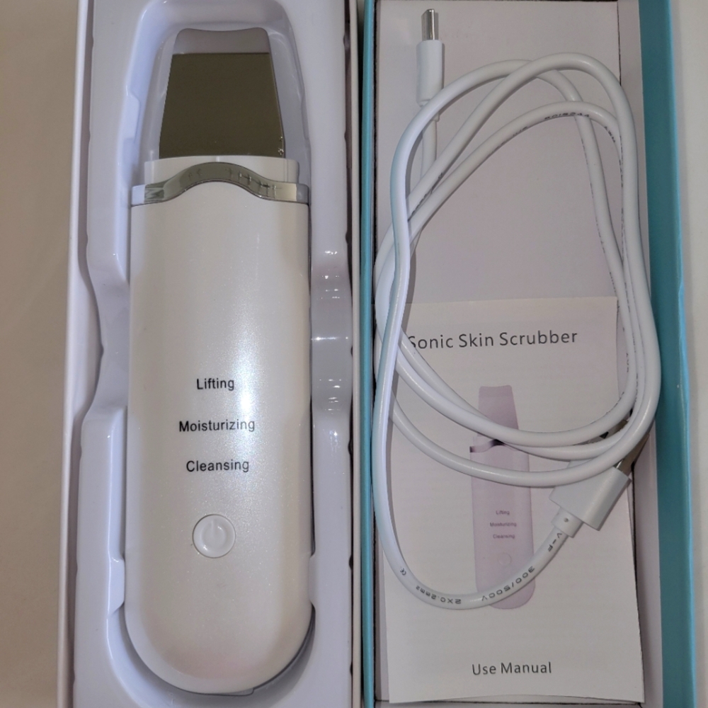 Ionic Skin Scrubber - White